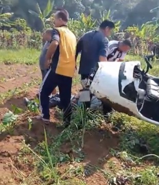 Tangkapan layar pesawat latih jatuh di Bogor. [Ist]